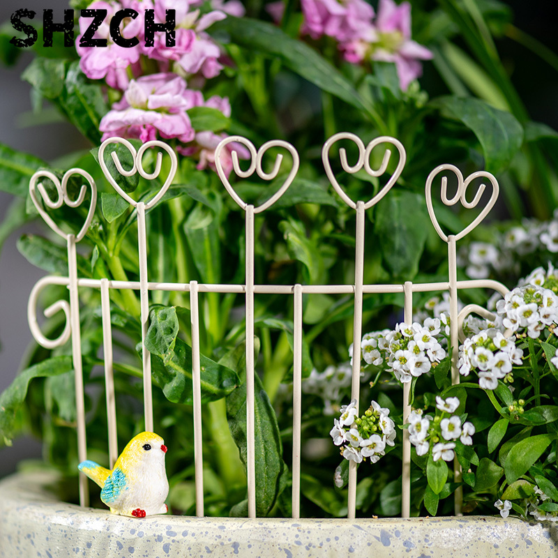 Succulent Arrangement Mini - Urocza mini żelazna doniczka z ogrodzeniem,
